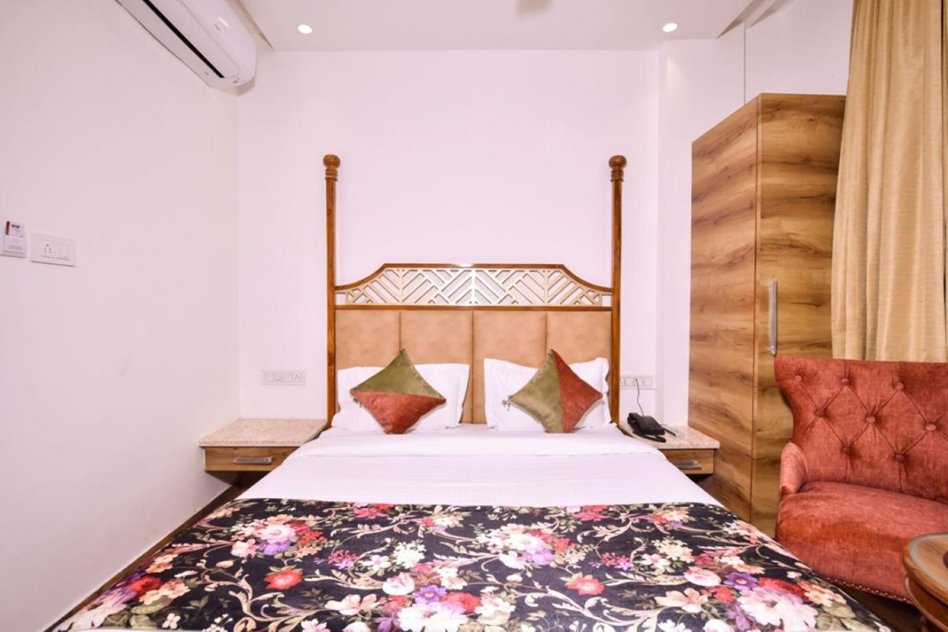 Hotel Rv Golden Amritsar Esterno foto