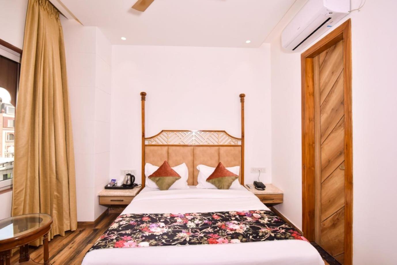 Hotel Rv Golden Amritsar Esterno foto
