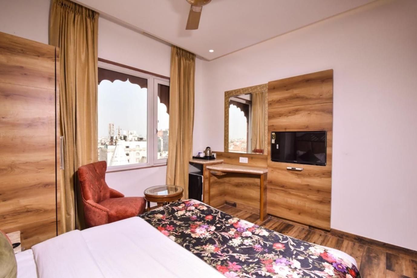 Hotel Rv Golden Amritsar Esterno foto