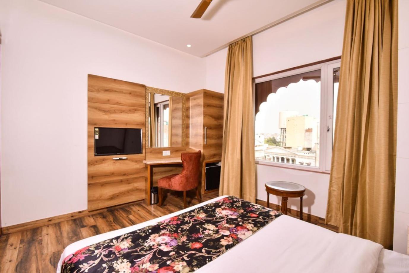 Hotel Rv Golden Amritsar Esterno foto