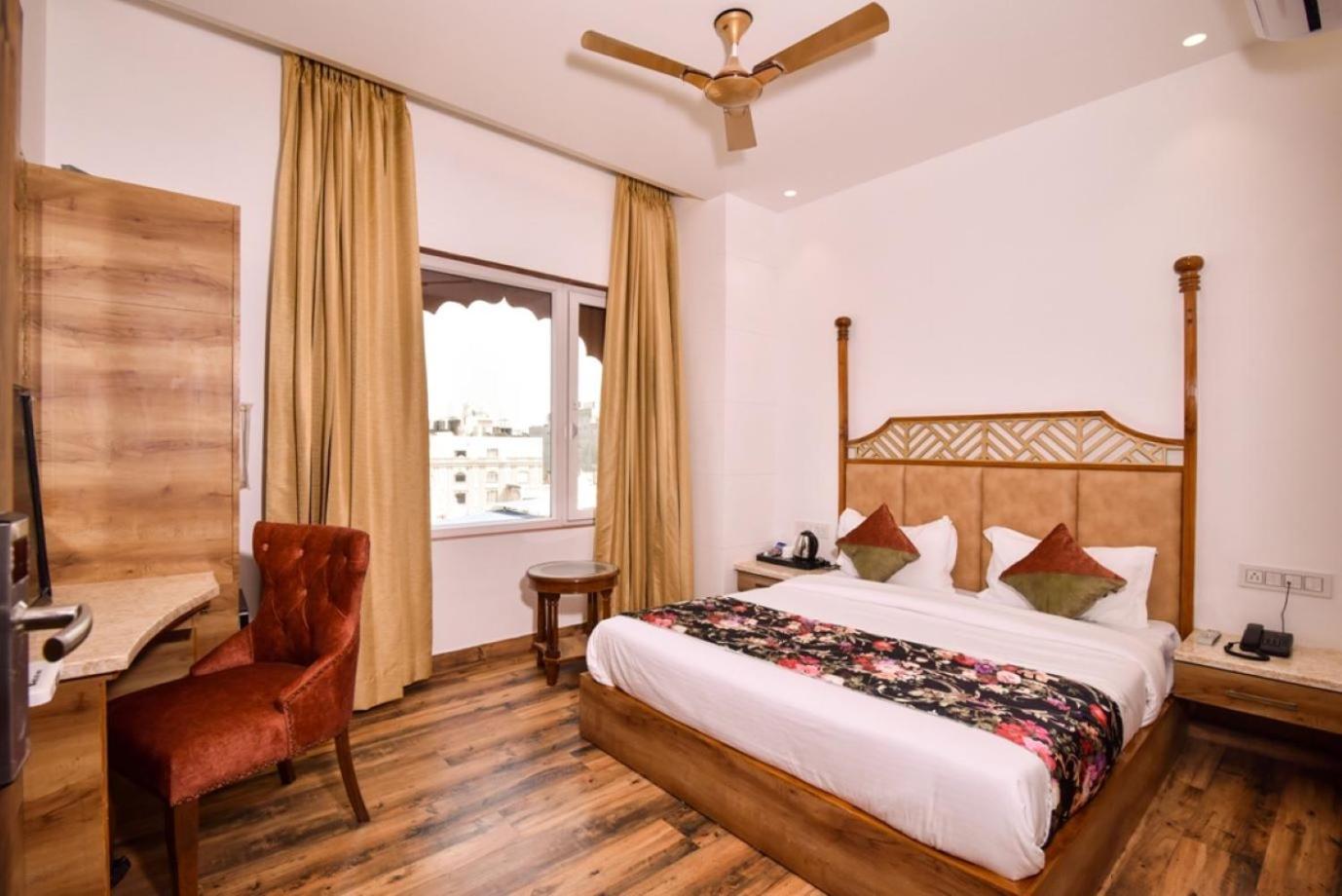 Hotel Rv Golden Amritsar Esterno foto