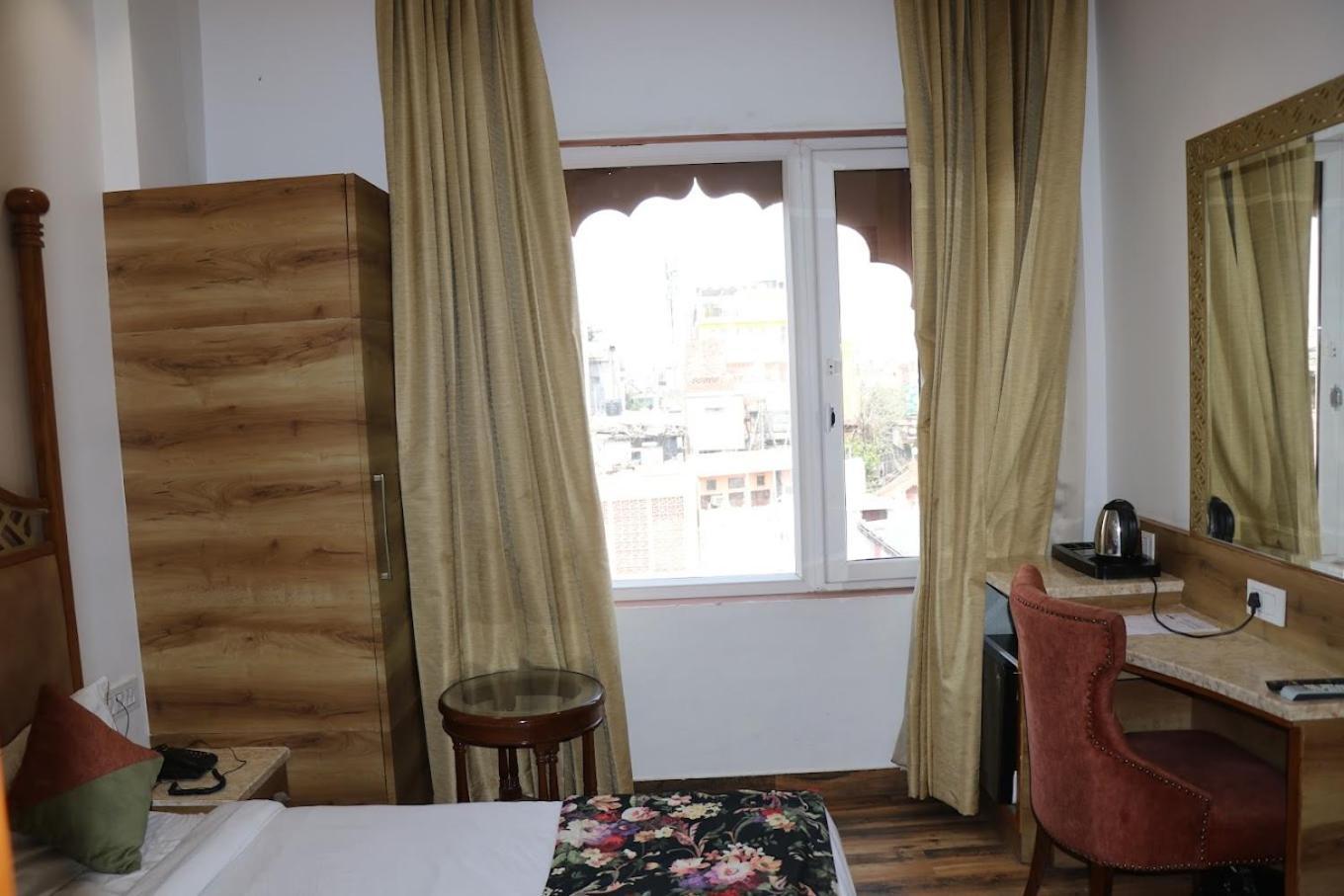 Hotel Rv Golden Amritsar Esterno foto