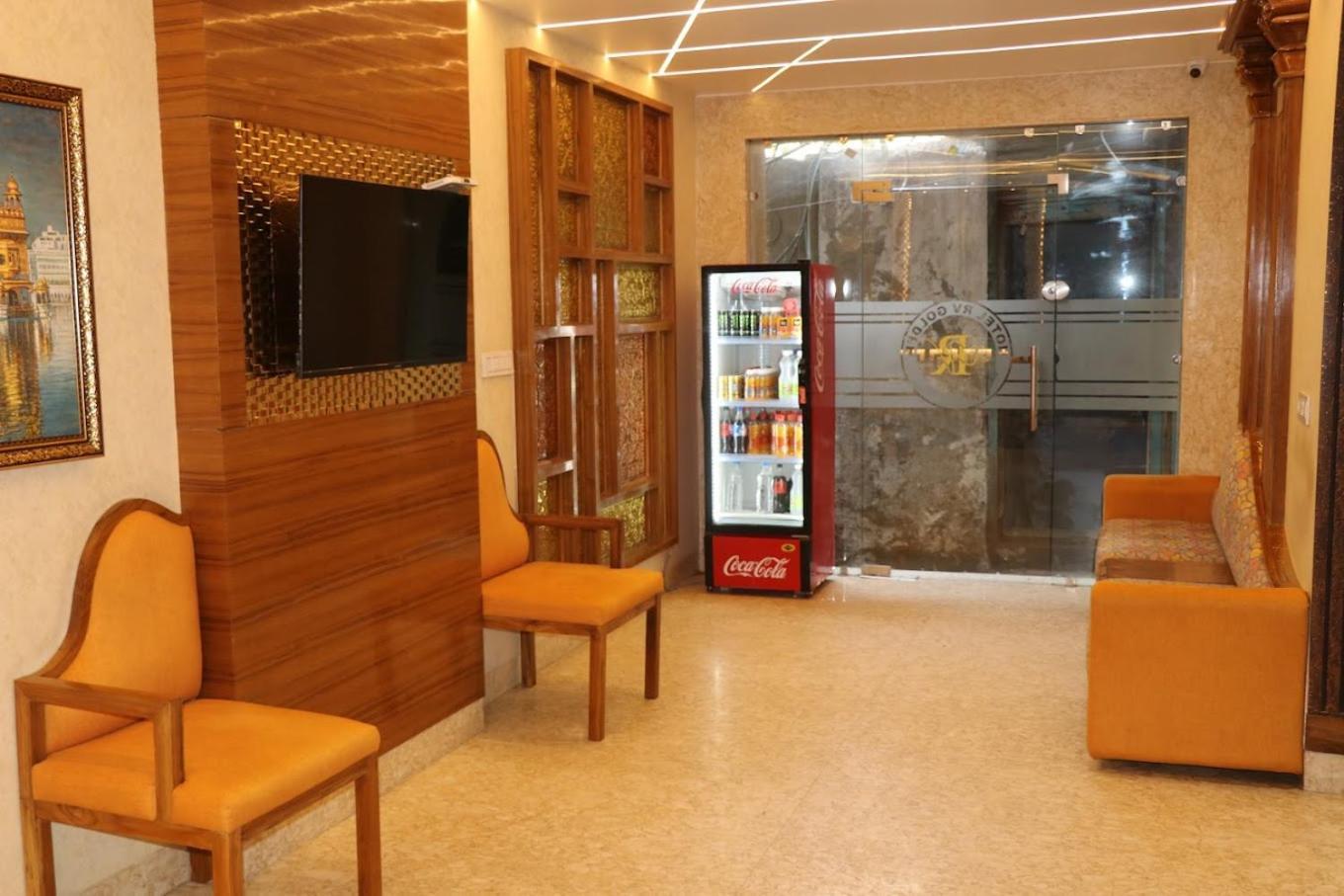 Hotel Rv Golden Amritsar Esterno foto