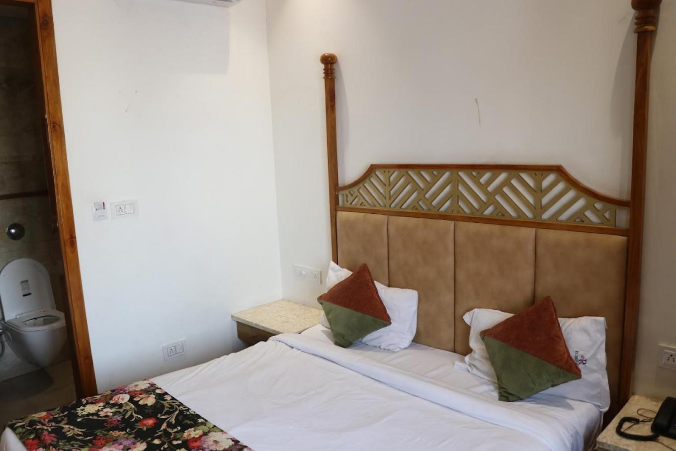 Hotel Rv Golden Amritsar Esterno foto