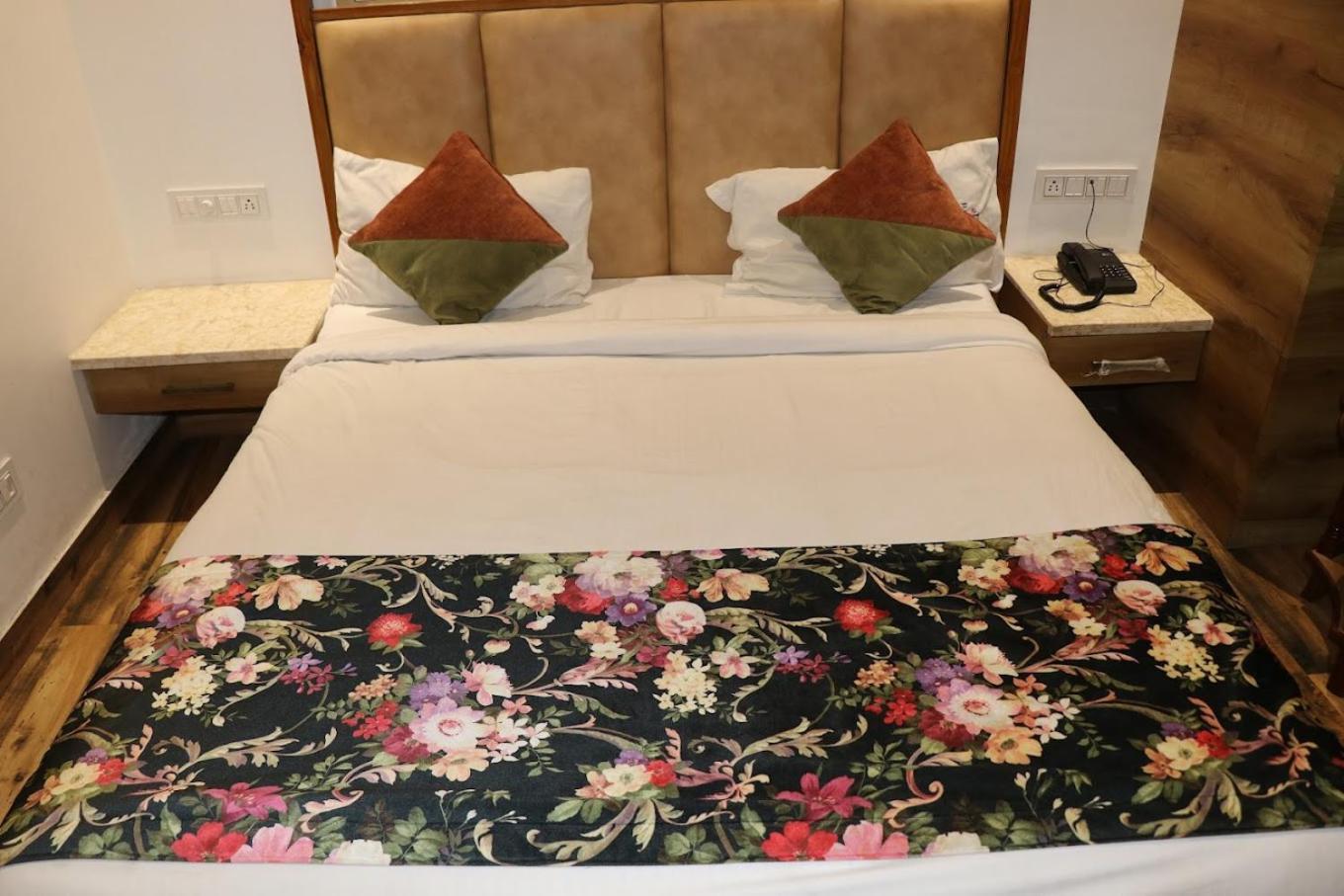 Hotel Rv Golden Amritsar Esterno foto
