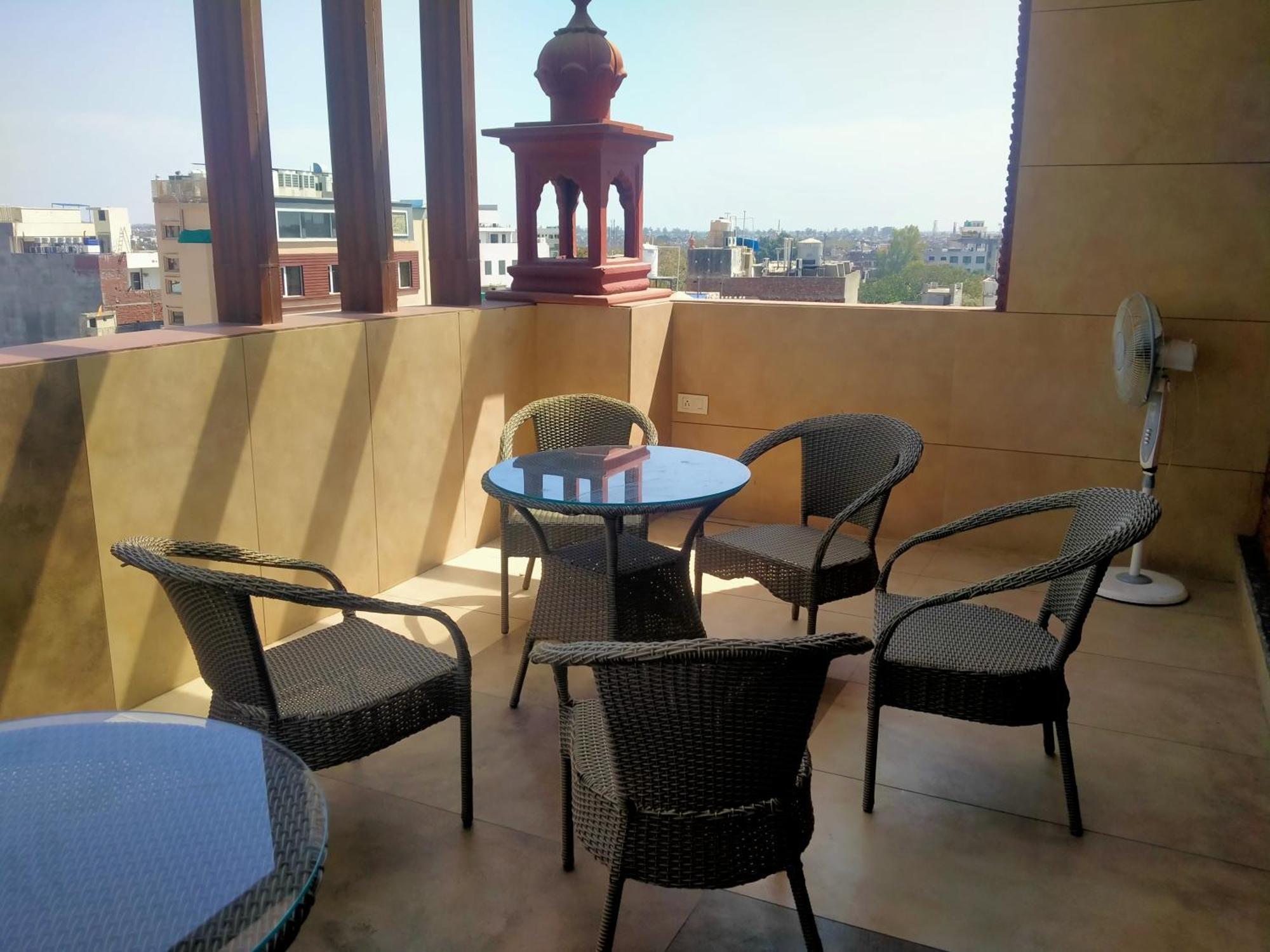 Hotel Rv Golden Amritsar Esterno foto